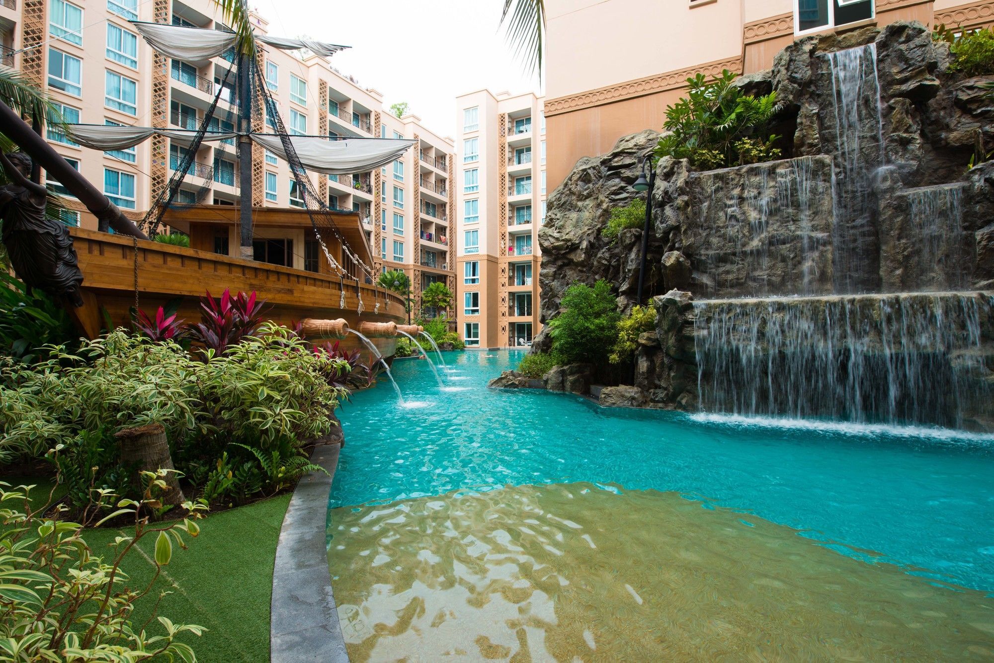 Atlantis Pattaya High Service Pantai Jomtien Luaran gambar