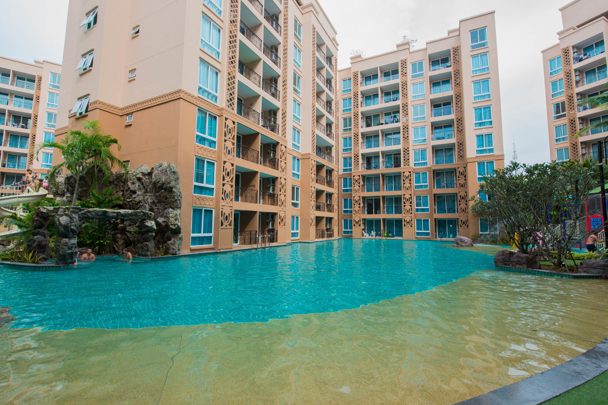 Atlantis Pattaya High Service Pantai Jomtien Luaran gambar