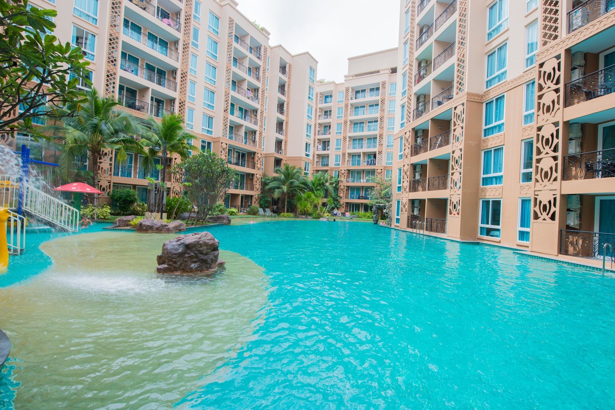 Atlantis Pattaya High Service Pantai Jomtien Luaran gambar