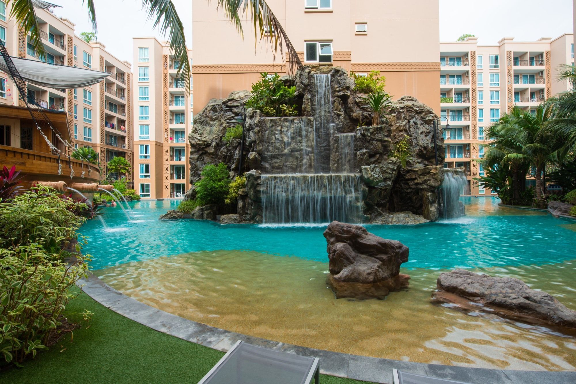 Atlantis Pattaya High Service Pantai Jomtien Luaran gambar