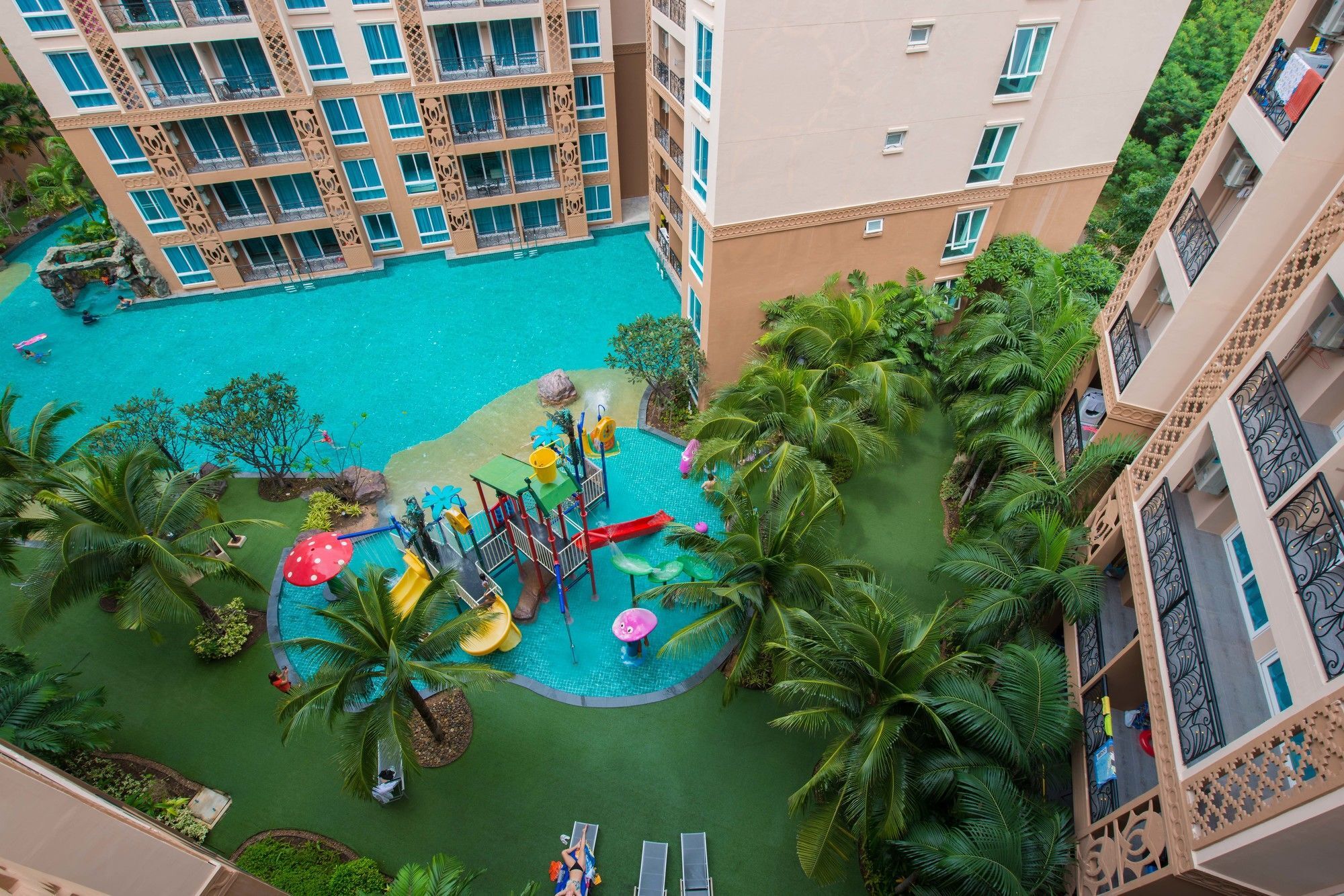 Atlantis Pattaya High Service Pantai Jomtien Luaran gambar