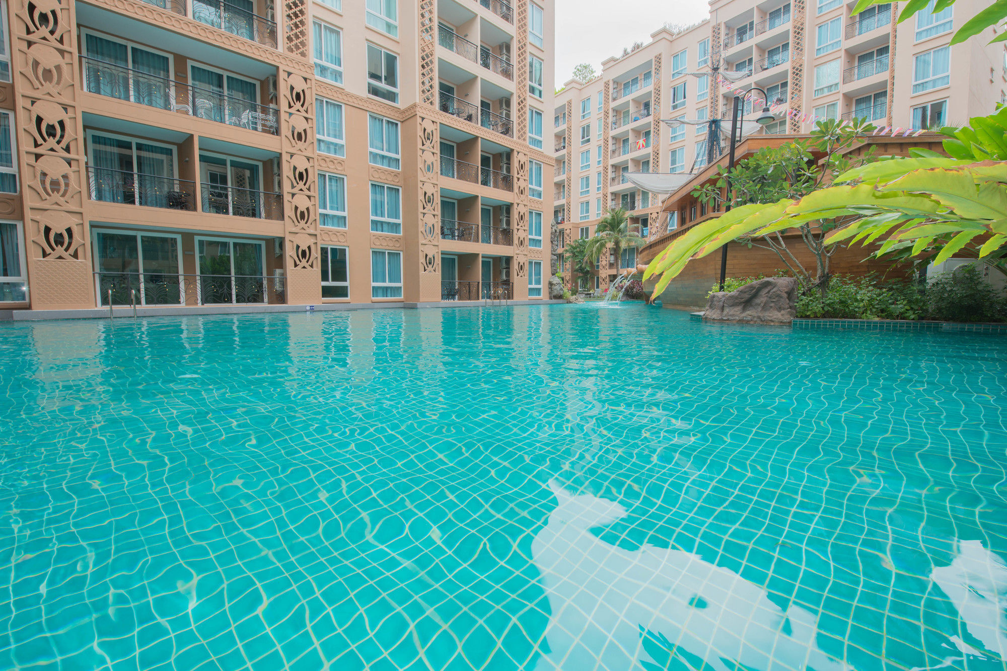 Atlantis Pattaya High Service Pantai Jomtien Luaran gambar