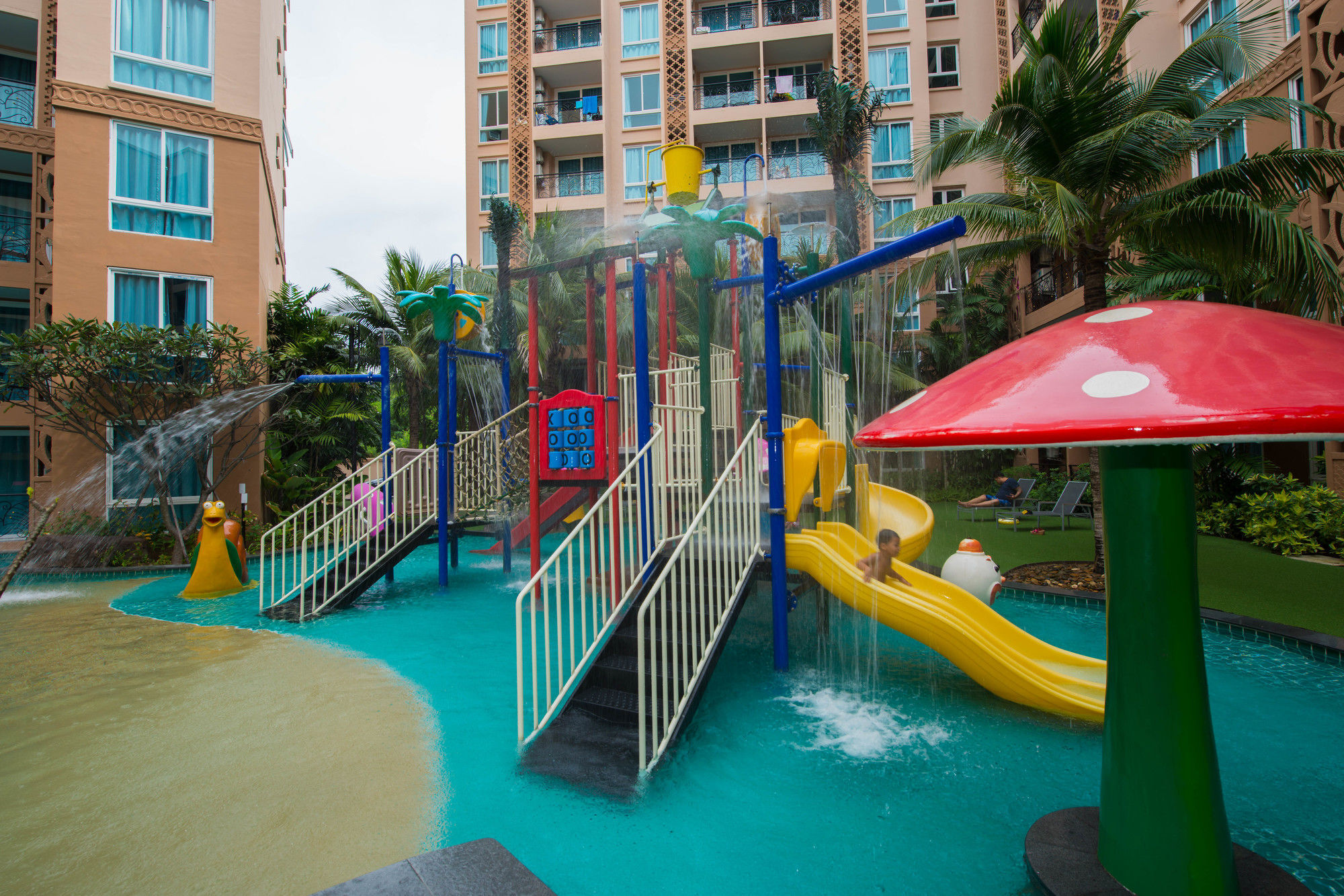 Atlantis Pattaya High Service Pantai Jomtien Luaran gambar