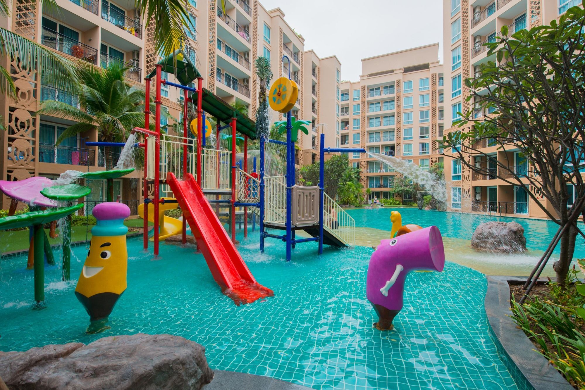 Atlantis Pattaya High Service Pantai Jomtien Luaran gambar