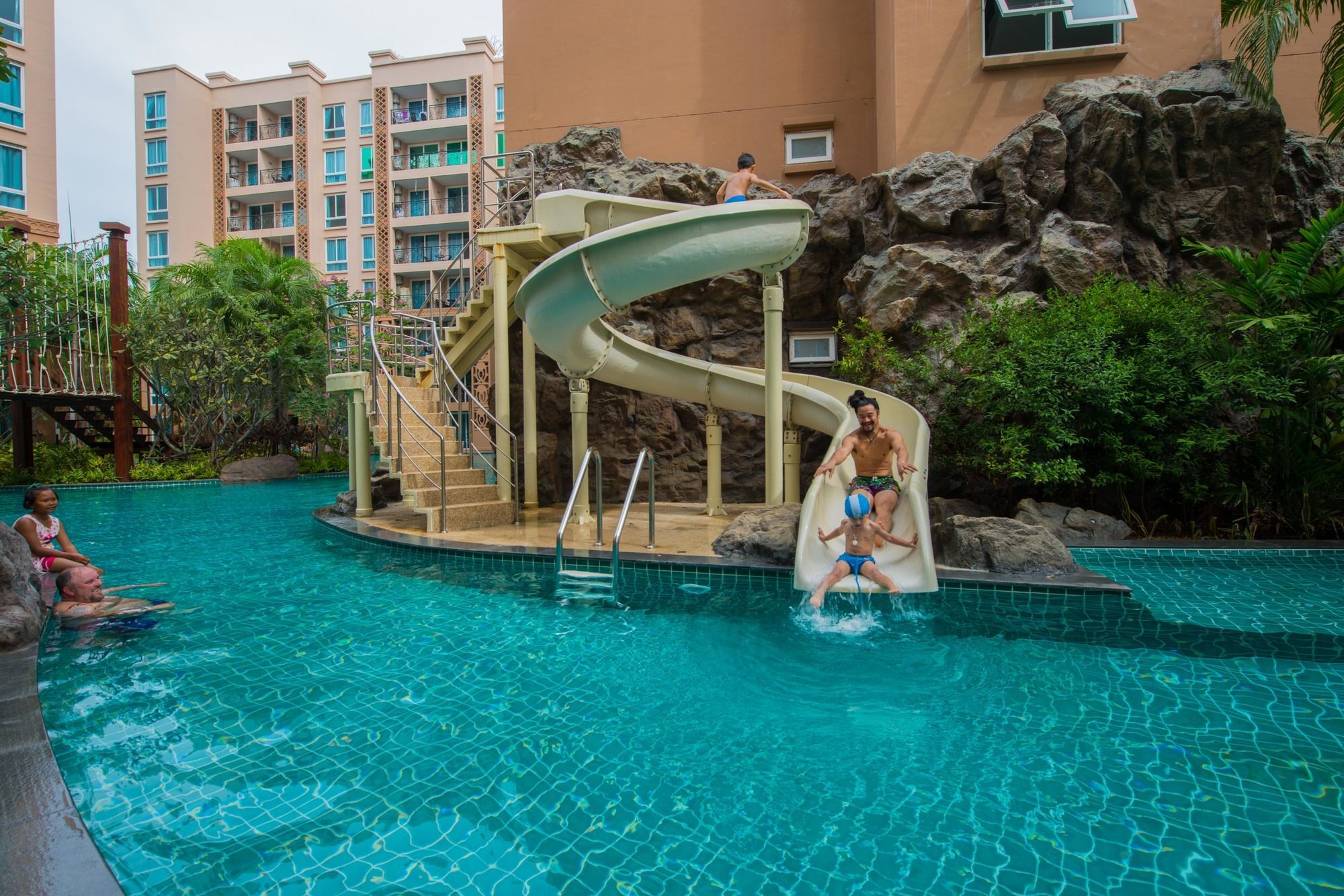 Atlantis Pattaya High Service Pantai Jomtien Luaran gambar