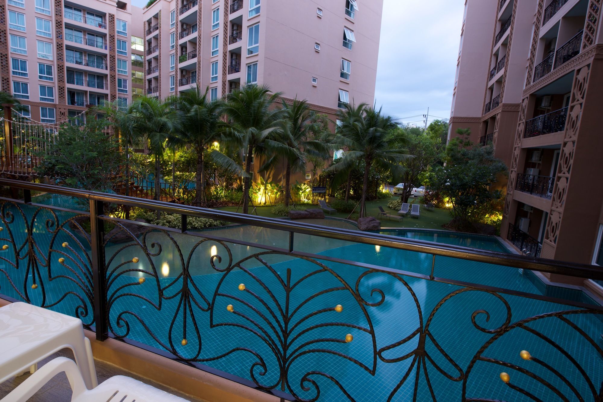 Atlantis Pattaya High Service Pantai Jomtien Luaran gambar